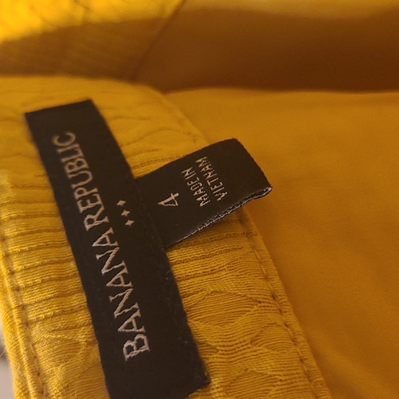Banana Republic Mustard color skirt - Picture 4 of 8